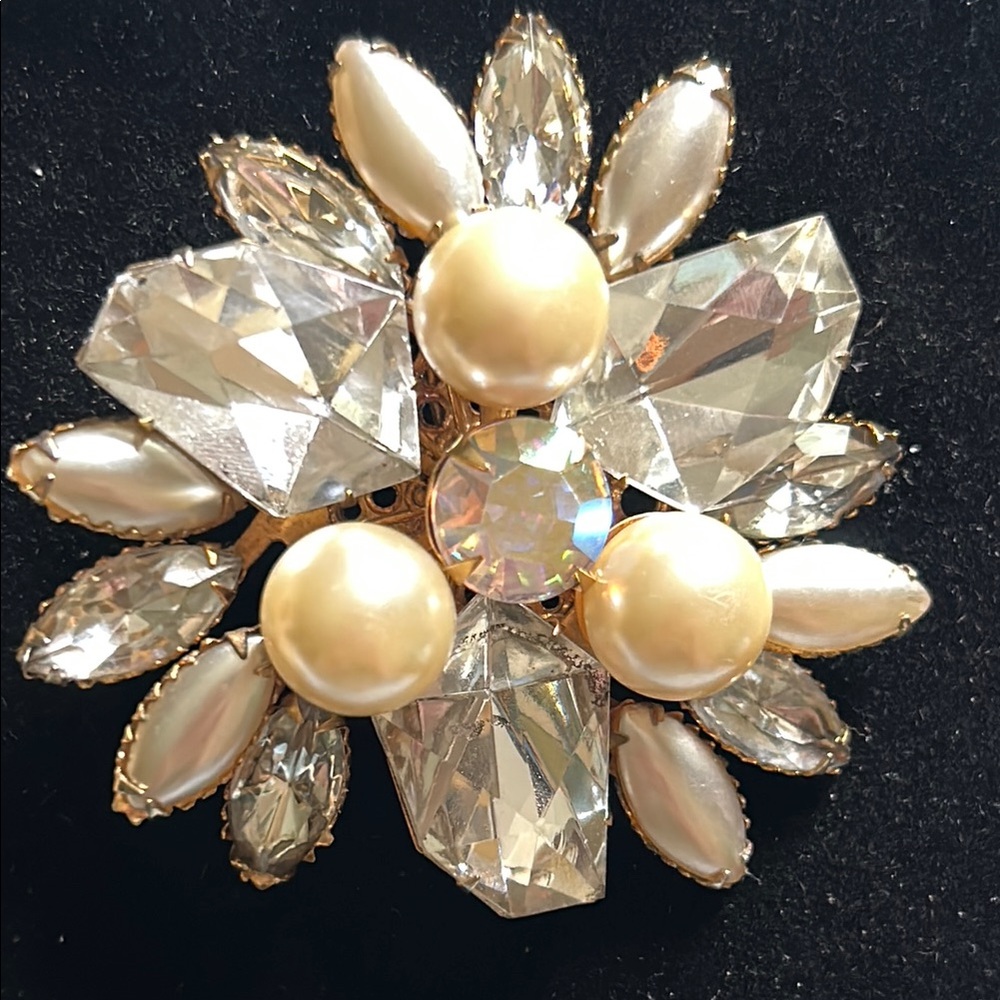 Judy Lee 1950’s Pearl and Crystal Brooch